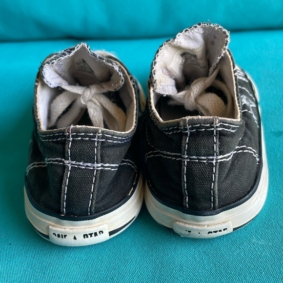 Toddler Converse One Star size 8 - Picture 3 of 7